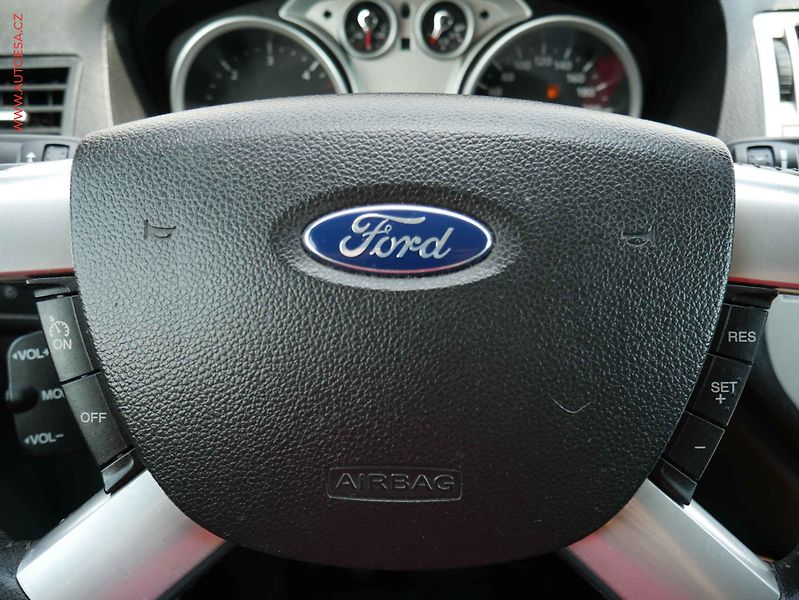 Ford Kuga (2012) 2.0TDCi 4x4, Výhřev sed. - fotka 14 z 18