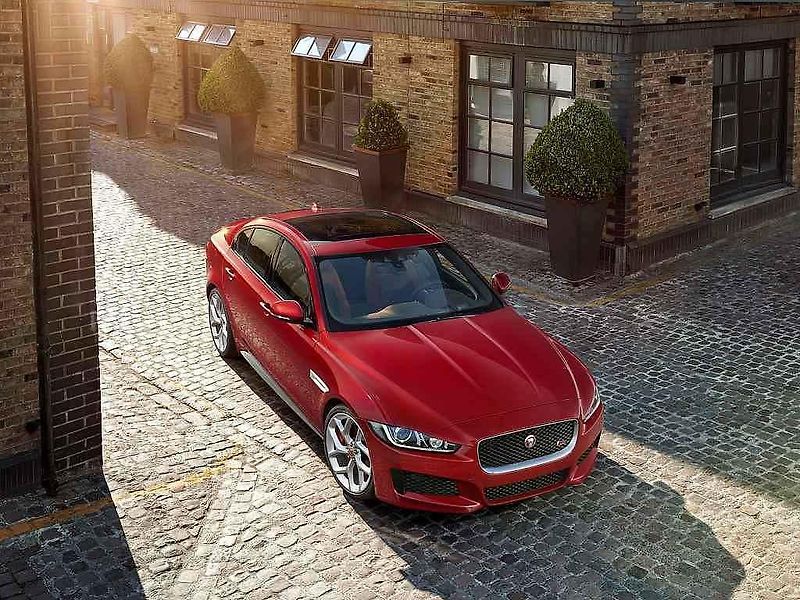 Jaguar XE.