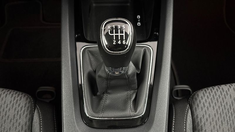 Škoda Octavia 2.0 TDI Style Combi - fotka 21 z 24