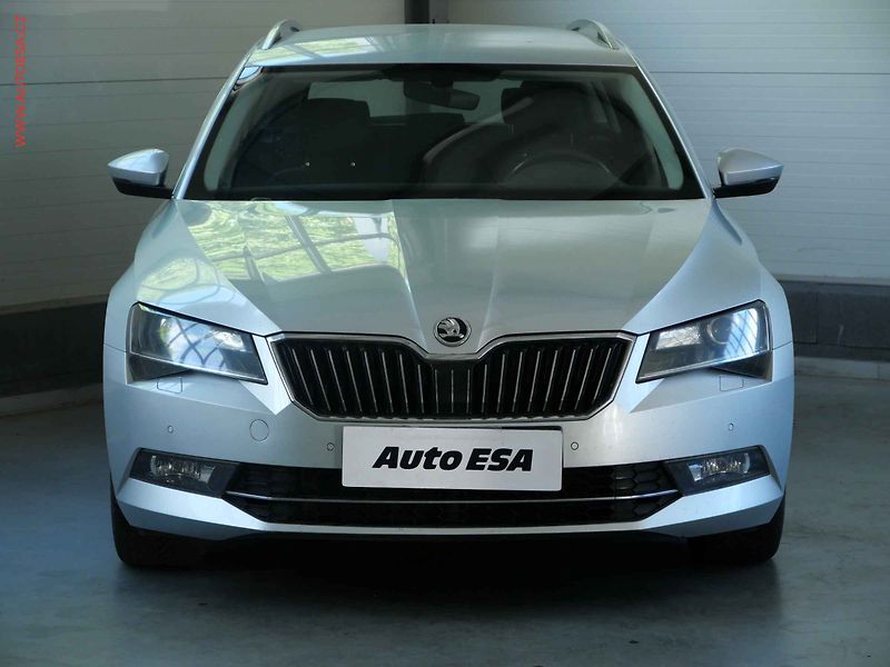 Škoda Superb (2015) 2.0 TDi, ČR, Style, DSG - fotka 2 z 21