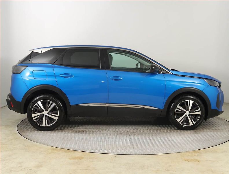 Peugeot 3008 (2022) Allure Pack 1.2 PureTech - fotka 6 z 22