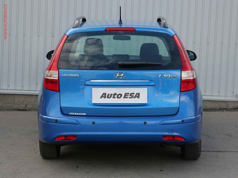Hyundai i30 (2010) 1.4i, 1.maj,ČR, AC, park - fotka 5 z 15