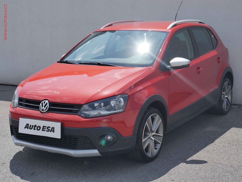 Volkswagen Polo (2011) 1.2TSi Cross, AC, výhřev sed - fotka 3 z 13