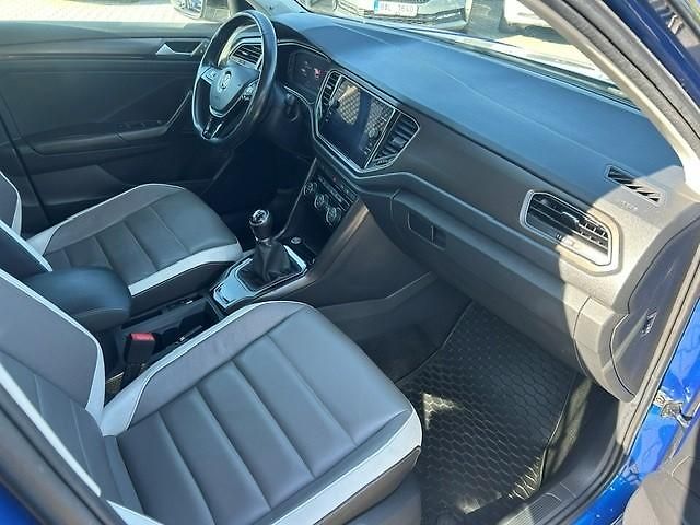Volkswagen T-Roc 1,6TDi Bohatá výbava rezervace - fotka 30 z 59