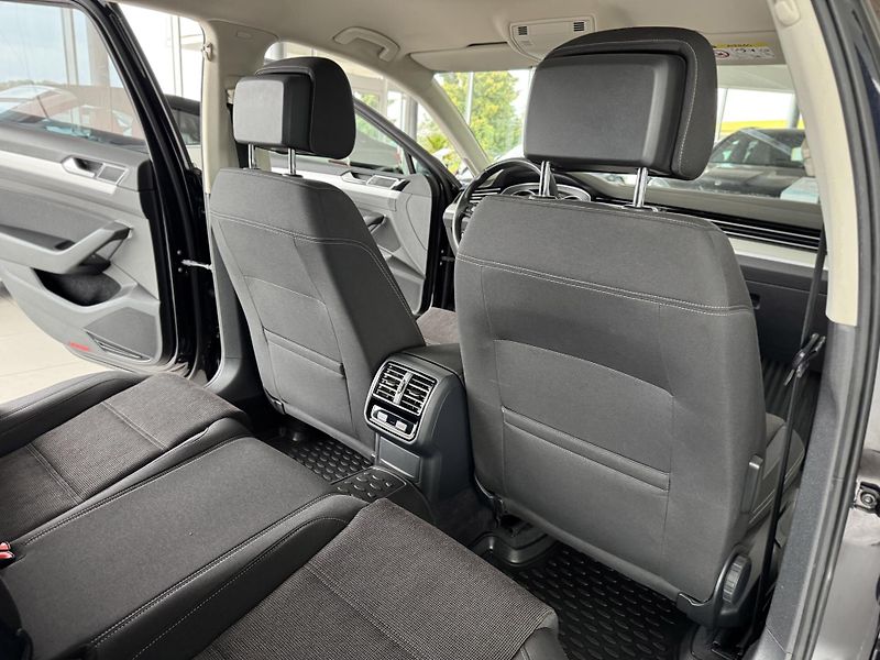 Volkswagen Passat 1,6TDI DSG*ComfortLine*ACC*Nav - fotka 18 z 32