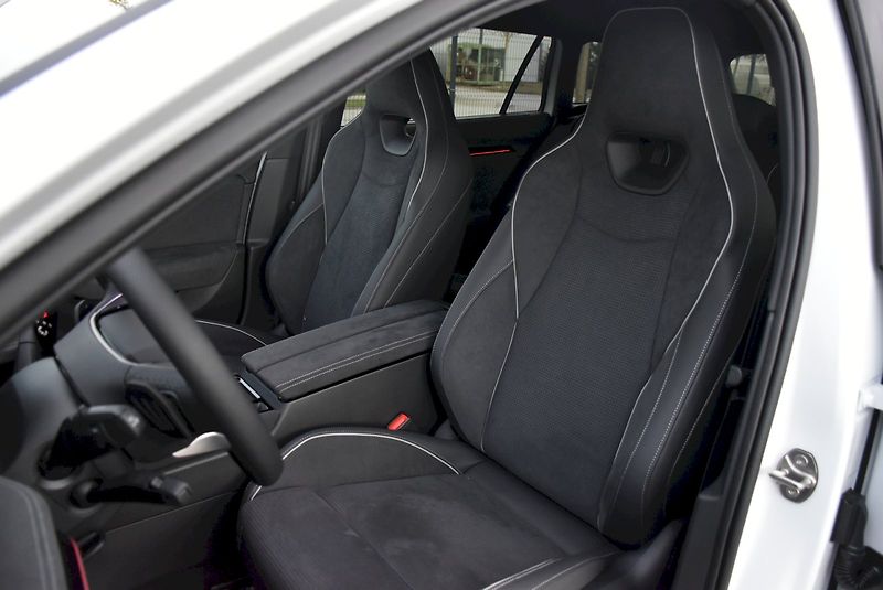 Škoda Superb (2025) Combi Sportline 2,0 TDI 142 kW - fotka 33 z 42