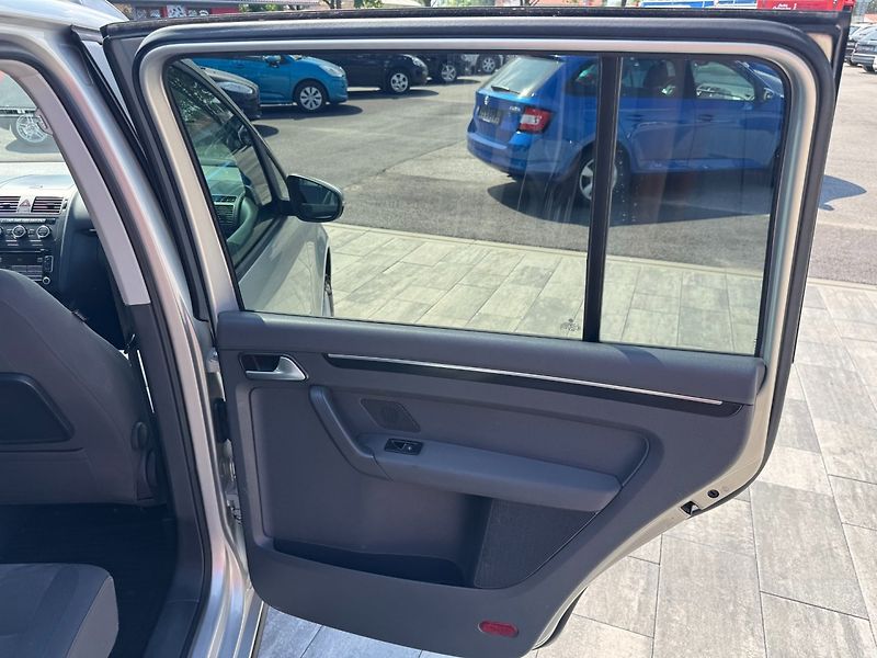 Volkswagen Touran (2014) SKY 1.6 TDI 77kW - fotka 26 z 46