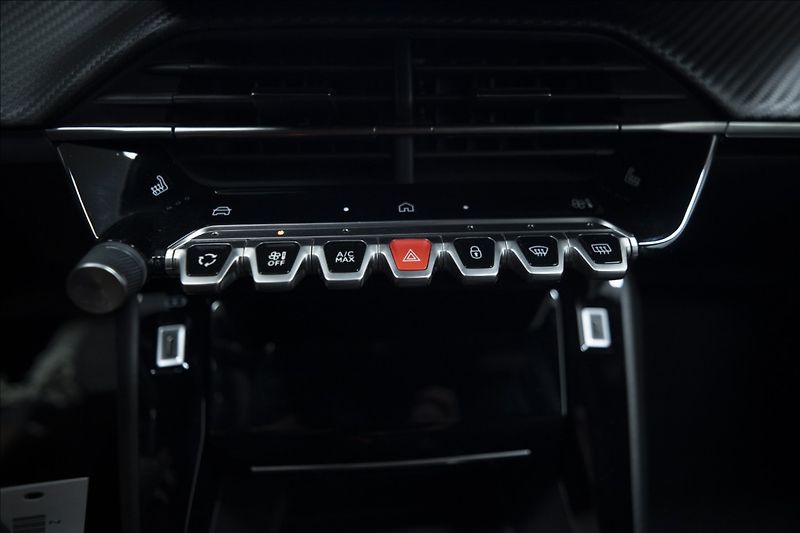 Peugeot 2008 1,2 HYBRID AT KAMERA 360° ČR - fotka 23 z 43