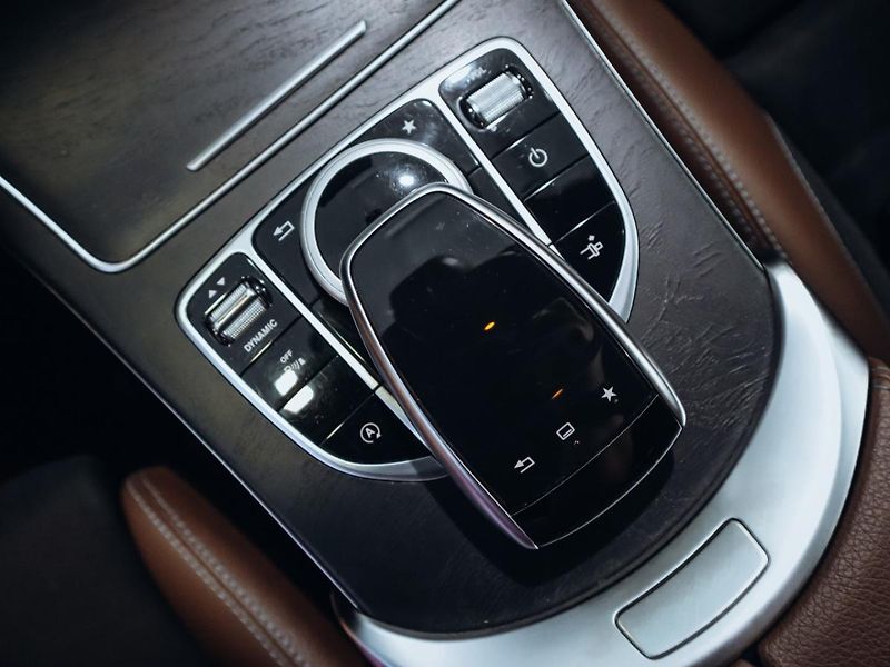 Mercedes-Benz Třídy C C 200 coupe AMG - fotka 22 z 31