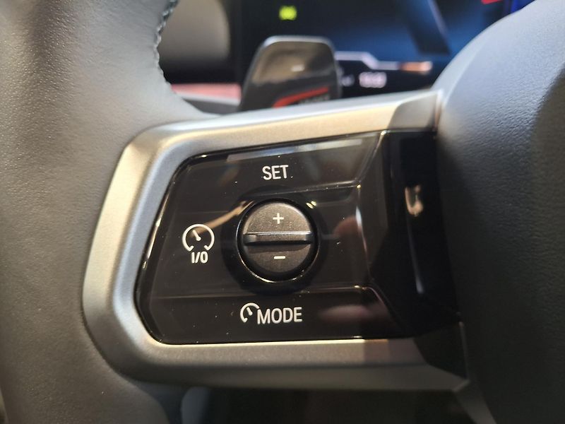 BMW Řada 5 550e xDrive Touring M-Sport  - fotka 18 z 30