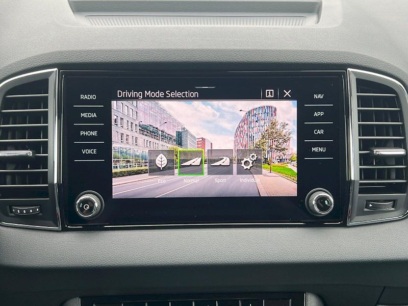 Škoda Karoq (2025) Top Selection 1.5TSi 110kW 6°m - fotka 27 z 31