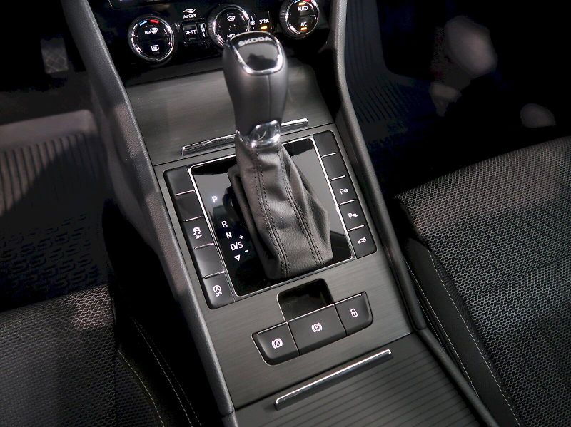 Škoda Superb (2022) STYLE 2.0TSI 140KW DSG - fotka 33 z 40