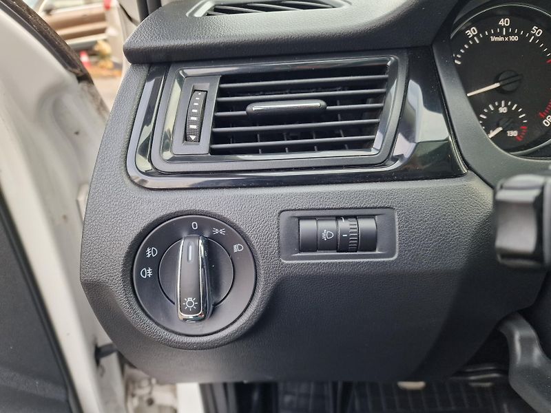 Škoda Rapid 1,2TSI 77KW STYLE+ PANORAMA - fotka 17 z 19