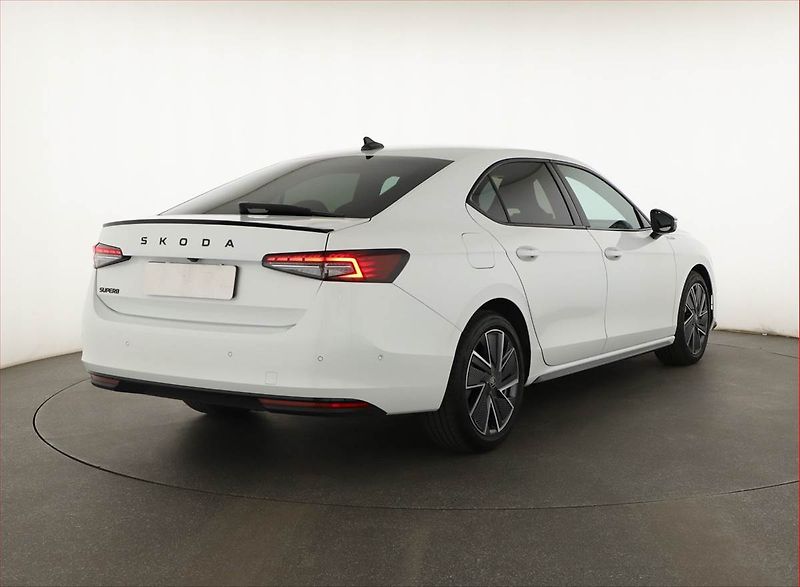 Škoda Superb (2025) 2.0 TDI, SPORTLINE, KAMERA - fotka 5 z 20
