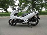 Skútr Honda PCX 125.
