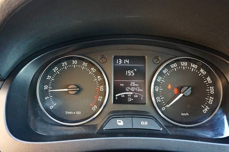 Škoda Rapid (2012) AMBITION 1,6 TDI 77 kW - fotka 32 z 38