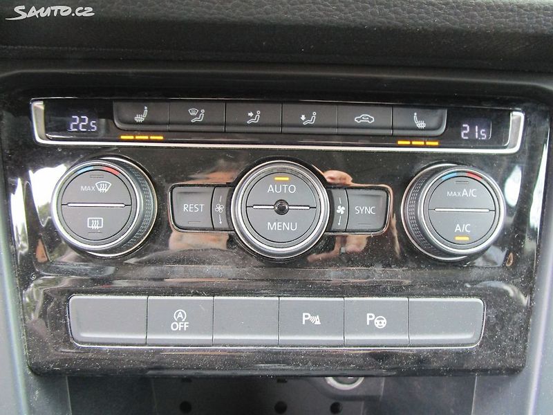 Volkswagen Touran 1,2TSI-81KW-NOVÁ STK+OLEJ - fotka 25 z 31