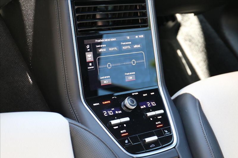 Porsche Panamera 2,9 343KW, DPH, ČR,4 E-HYBRID - fotka 50 z 77