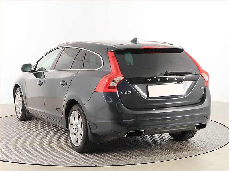 Volvo V60 (2014) D4 2.0, Automat, Navi, Xenony - fotka 4 z 18