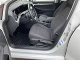Volkswagen Golf (2022) 2.0 TDi, ČR, Life, LED - náhled 9