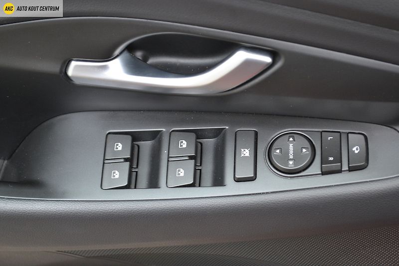 Hyundai i30 WG 1,5I MT SMART FL NAVI - fotka 36 z 44