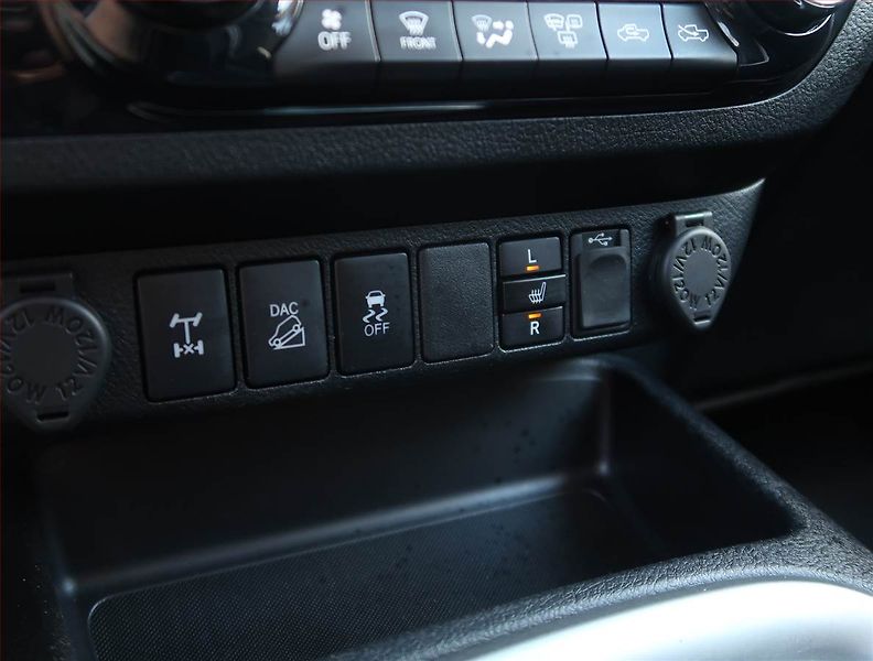 Toyota Hilux (2019) 2.4 D-4D - fotka 19 z 22