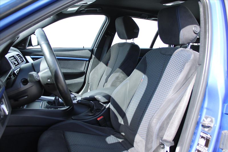 BMW Řada 3 320d xDrive 140kW M PAKET ČR - fotka 10 z 29
