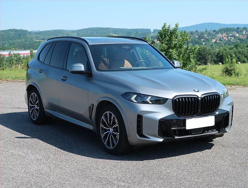 BMW X5 (2023) xDrive30d - fotka 1 z 14
