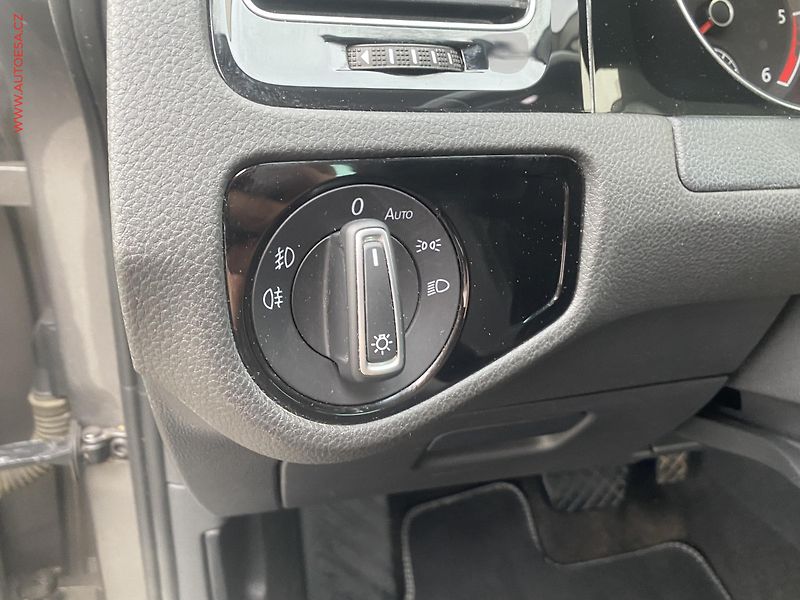 Volkswagen Golf (2013) 2.0 TDi, Highline, DSG, bixen - fotka 15 z 19
