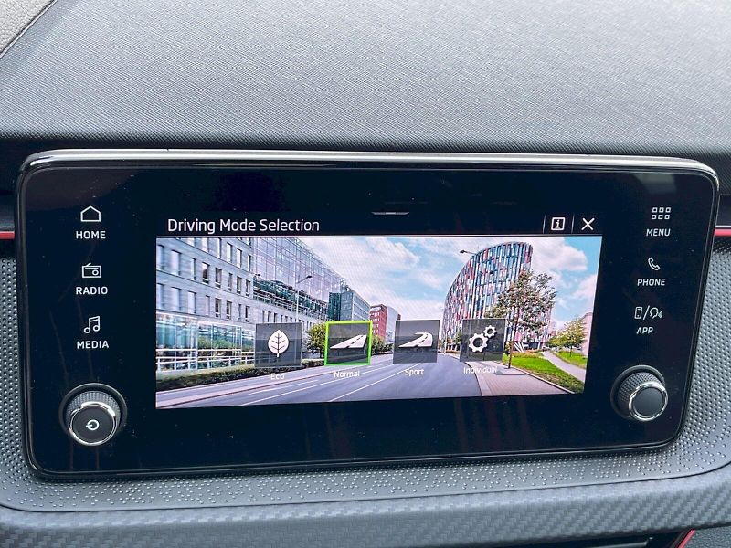 Škoda Kamiq (2025) 1.0 TSI 85 kW DSG Monte Carlo - fotka 19 z 34