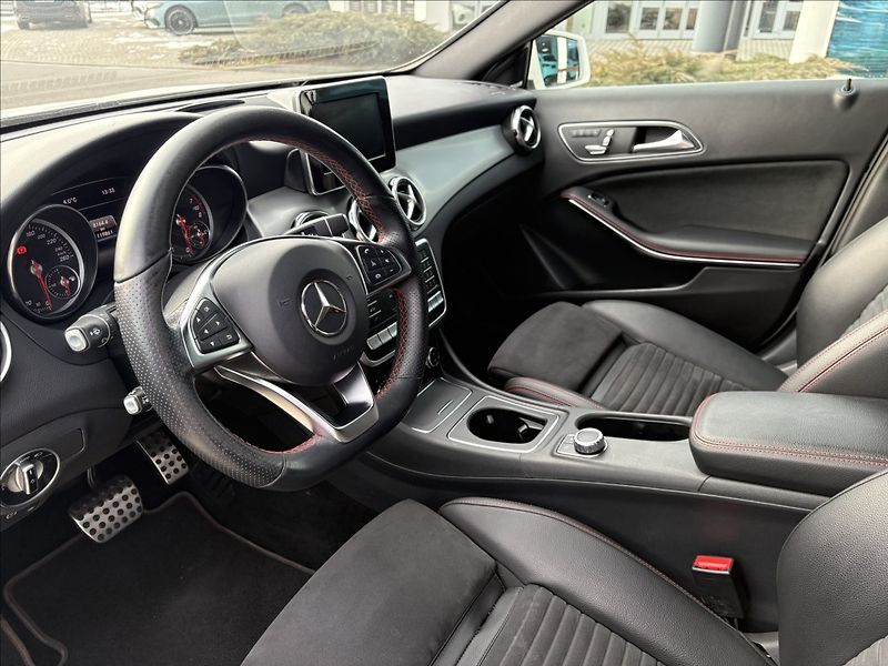 Mercedes-Benz GLA 2,0 220 4M,AMG,CZ,1.majitel - fotka 13 z 17