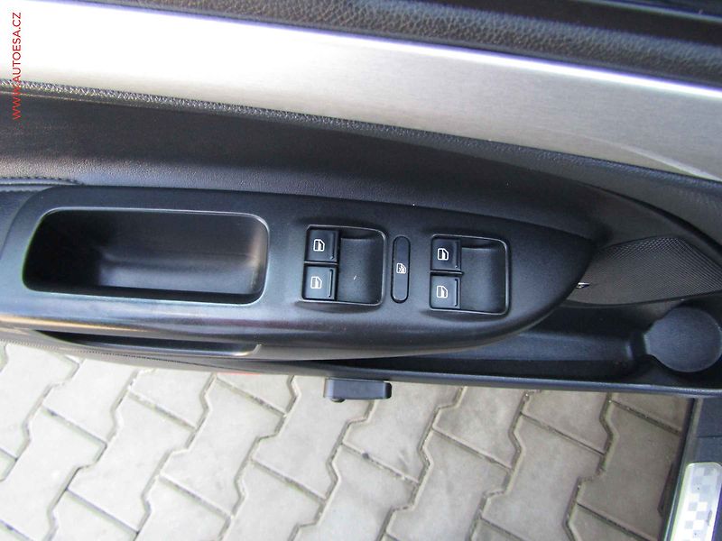 Škoda Octavia (2010) 2.0 TDi, RS, navi - fotka 10 z 17