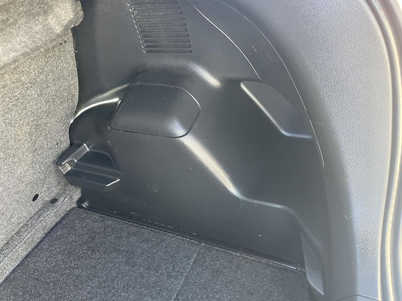Toyota Yaris 1.5i 16v HYBRID 142TKM TOP 1A! - fotka 111 z 169