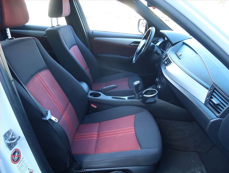 BMW X1 (2009) xDrive20d, 4X4, Xenony - fotka 9 z 19