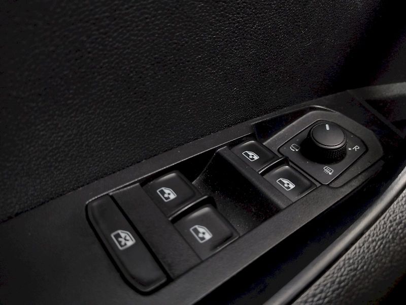 Škoda Karoq (2021) Ambition 2,0 Tdi 85 kw DSG - fotka 23 z 36