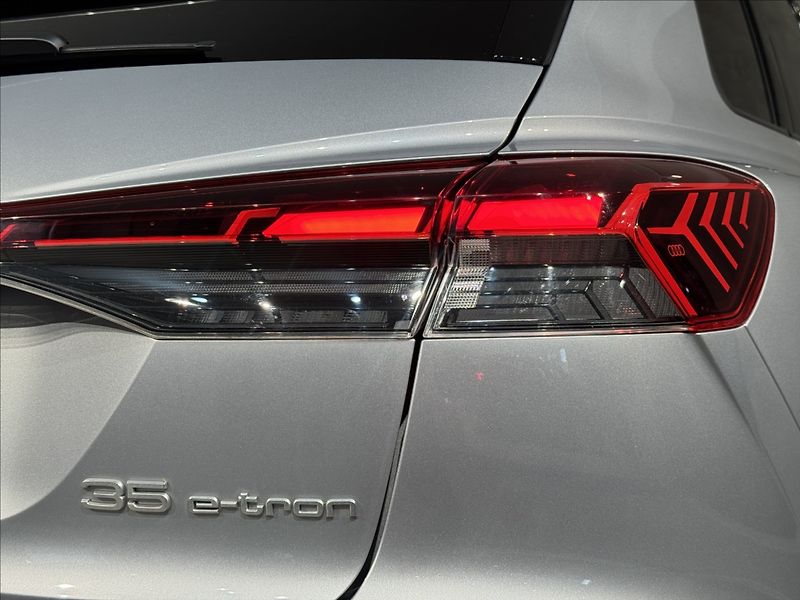 Audi Q4 e-tron 35 S-Line LED HUD Kamera - fotka 13 z 45