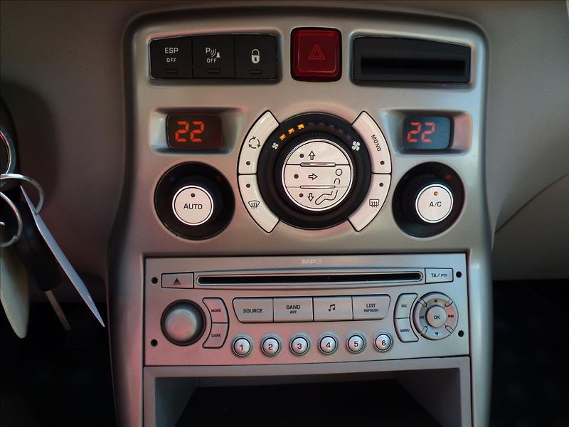 Citroën C3 Picasso 1,6 HDi Exclusive světlá kůže - fotka 32 z 47
