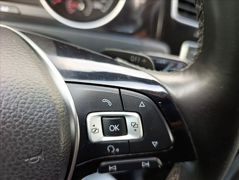 Volkswagen Golf 2,0 TDi DSG Aut.Klima Tempomat - fotka 21 z 41