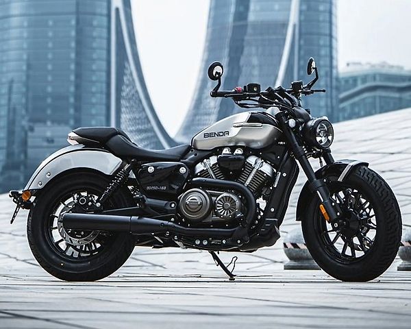 Benda Rock 250 CVT nabízí snadné ovládání skútru v balení atraktivního cruiseru., zdroj: Benda Motor