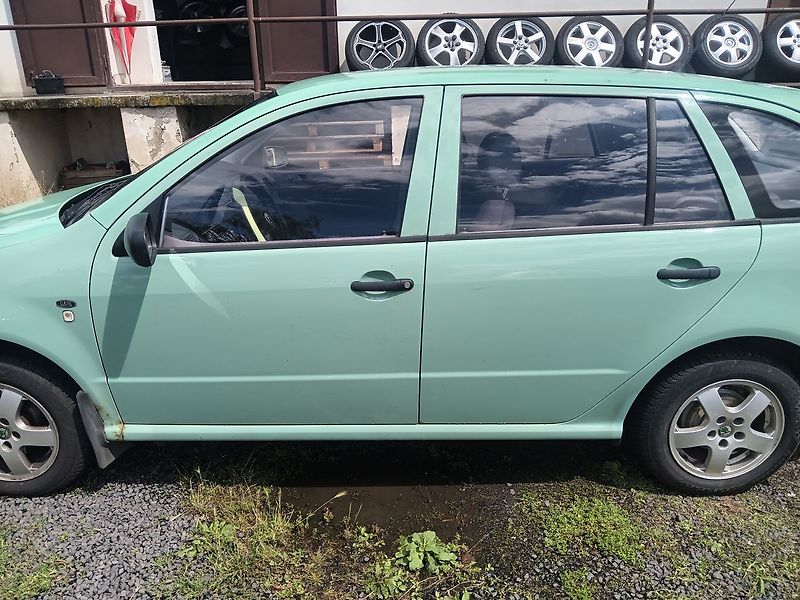 Škoda Fabia 1.4 MPI Combi - fotka 2 z 24