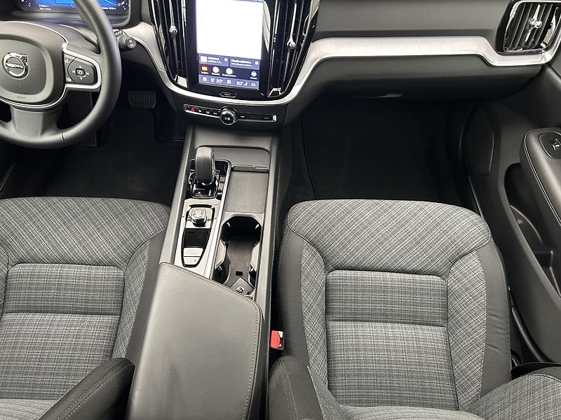 Volvo V60 2.0 B4 Core - fotka 16 z 29