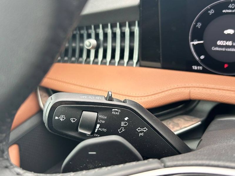 Škoda Superb L&K 7DSG 2,0TDI - fotka 16 z 28