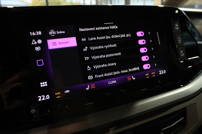 Volkswagen Multivan T7 TDi DSG Edition ACC/NezTop/ - fotka 17 z 38