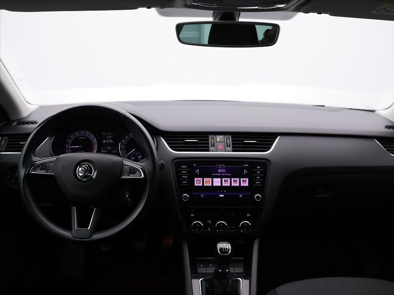 Škoda Octavia 2,0 TDI Style LED Kessy CZ - fotka 19 z 26