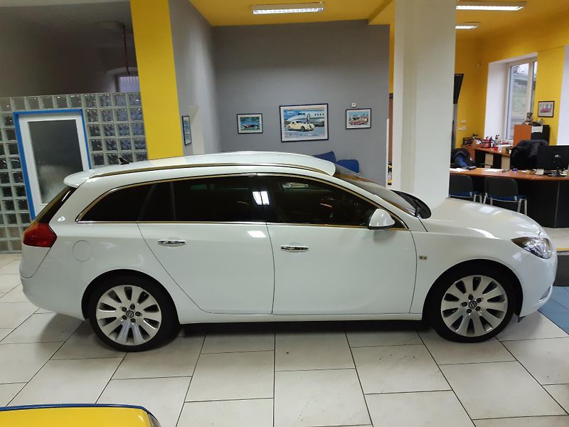 Opel Insignia 2.0 CDTI COMBI COSMO NAVI      - fotka 9 z 28