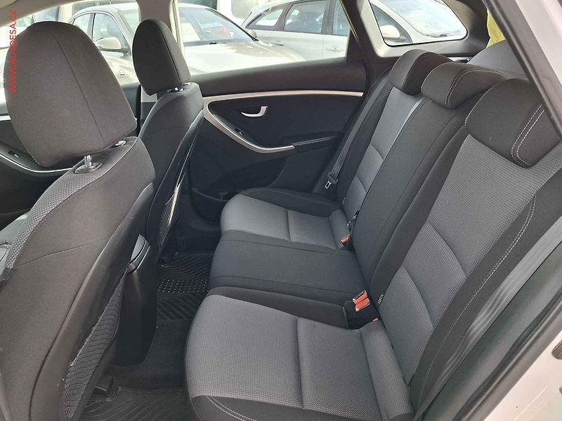 Hyundai i30 (2014) 1.6 CRDi, ČR, servis.kniha - fotka 10 z 17