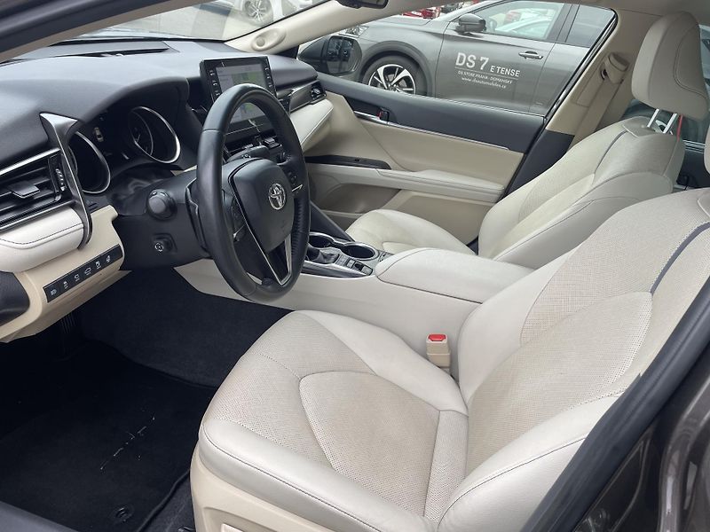 Toyota Camry EXECUTIVE VIP 2.5 Hyb. 160 kW - fotka 10 z 33