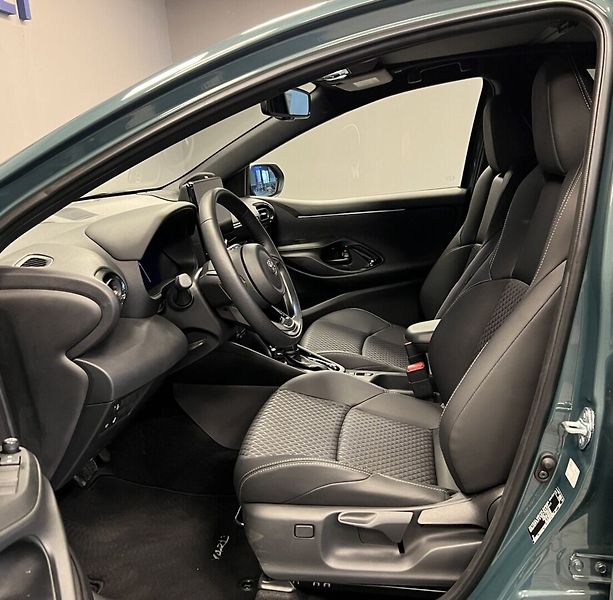 Toyota Yaris 1.5 Hybrid AT EXECUTIVE VIP SK - fotka 9 z 18