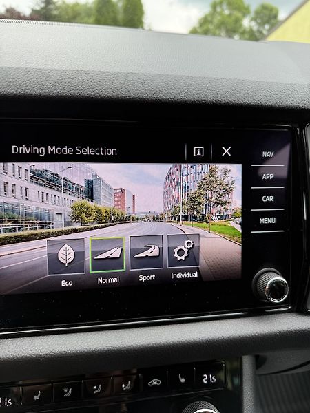 Škoda Kodiaq (2020) 1,5TSi 110kW SPORTLINE TAŽNÉ  - fotka 22 z 30