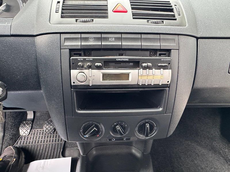Škoda Fabia (2005) 1.4 - fotka 19 z 33
